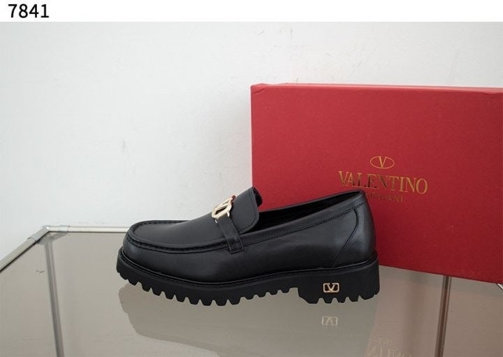 발렌티노 브이 로고 레더 로퍼