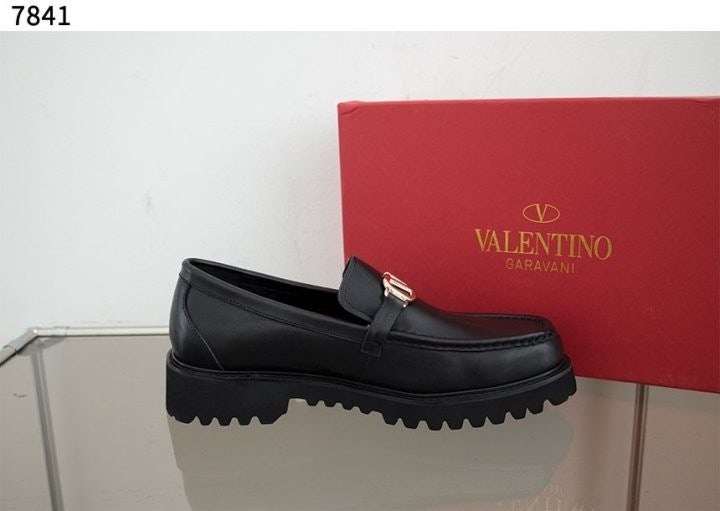 발렌티노 브이 로고 레더 로퍼