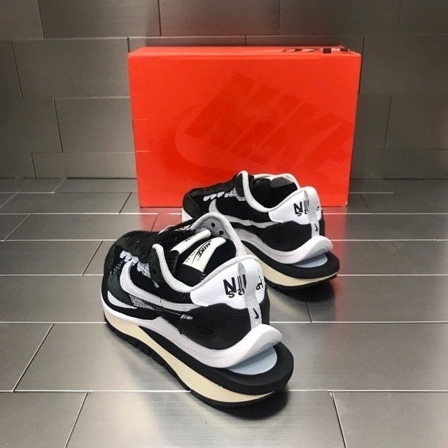 나이키 x 사카이 베이퍼와플 스니커즈 - 화이트블랙