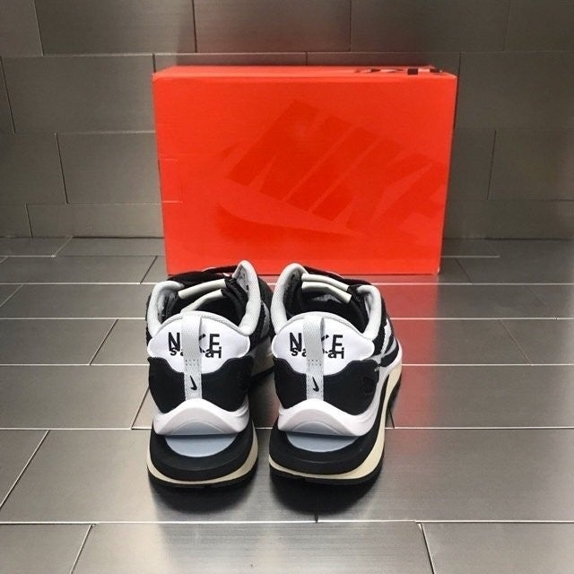 나이키 x 사카이 베이퍼와플 스니커즈 - 화이트블랙