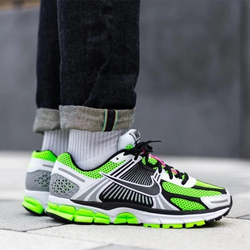 나이키 줌보메로5 일렉트릭 그린 블랙