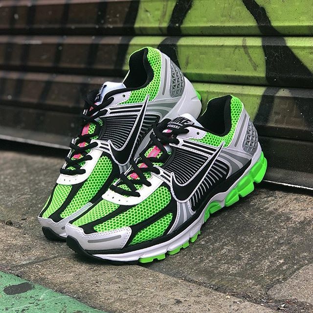 나이키 줌보메로5 일렉트릭 그린 블랙