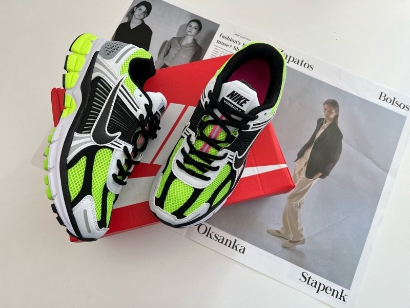 나이키 줌보메로5 일렉트릭 그린 블랙