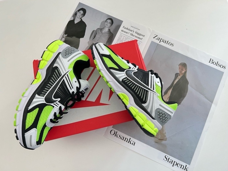 나이키 줌보메로5 일렉트릭 그린 블랙