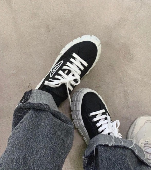 프라다 더블 휠 나일론 개버딘 스니커즈 블랙 화이트