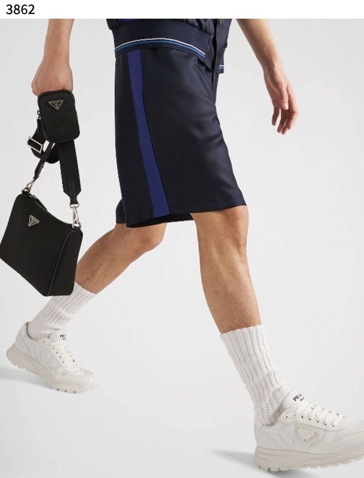 프라다 리나일론 브러시드 스니커즈