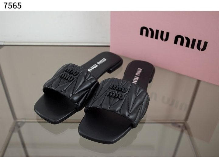 미우미우 여성 시그니처 샌들 - 블랙