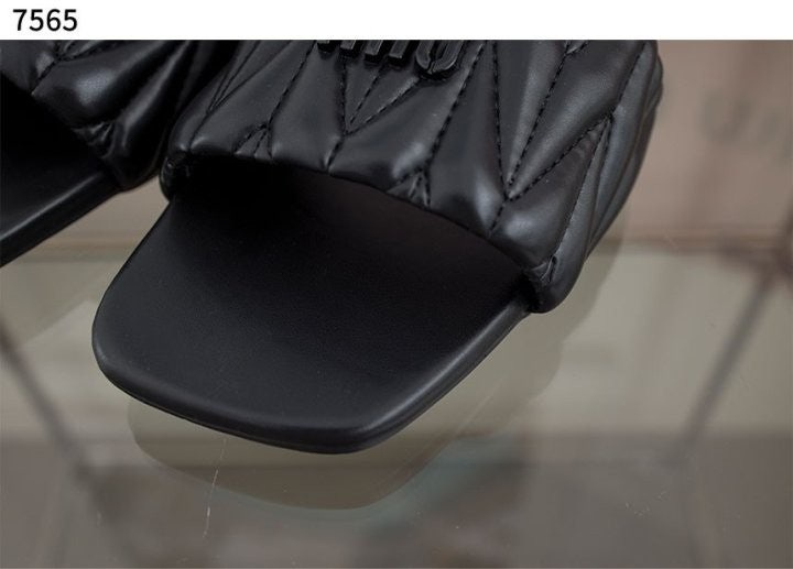 미우미우 여성 시그니처 샌들 - 블랙