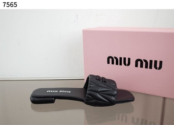 미우미우 여성 시그니처 샌들 - 블랙