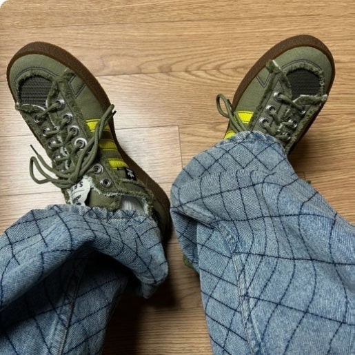 아디다스 x 송 포 더 뮤트 캠퍼스 80s 올리브 코어 블랙 스니커즈