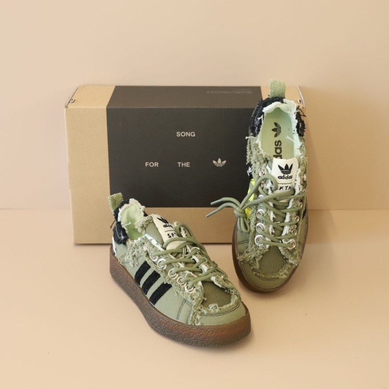 아디다스 x 송 포 더 뮤트 캠퍼스 80s 올리브 코어 블랙 스니커즈