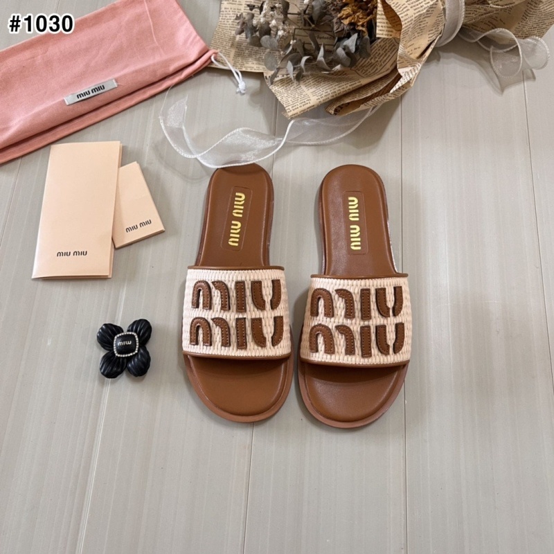 미우미우 라피아 효과 우븐 패브릭 슬라이드