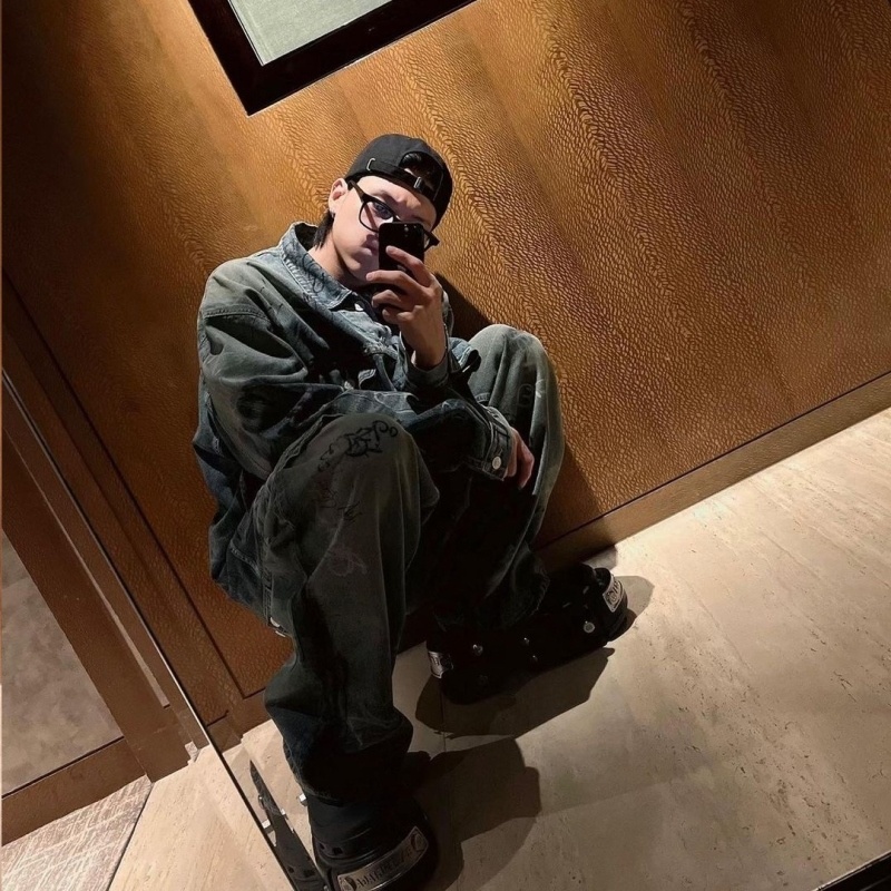 *할인중* 발렌시아가 x 크록스 하드크록스 슬라이드 블랙 (2TYPE)