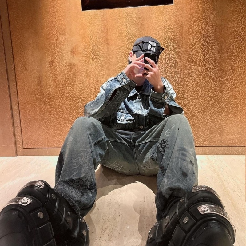 *할인중* 발렌시아가 x 크록스 하드크록스 슬라이드 블랙 (2TYPE)