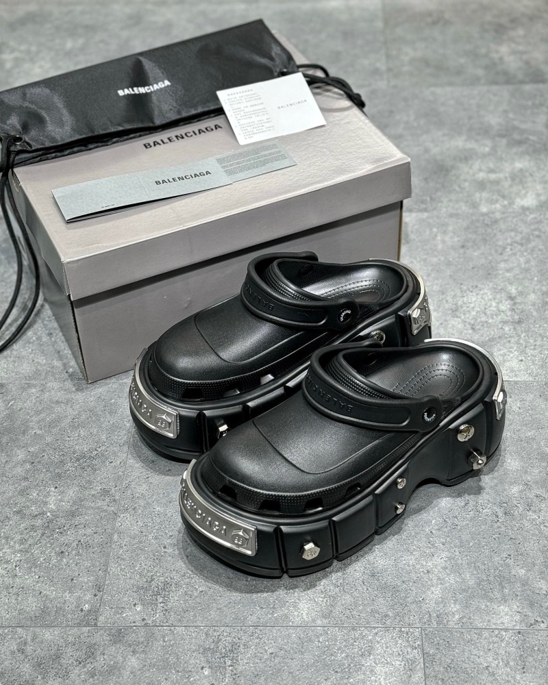 *할인중* 발렌시아가 x 크록스 하드크록스 슬라이드 블랙 (2TYPE)