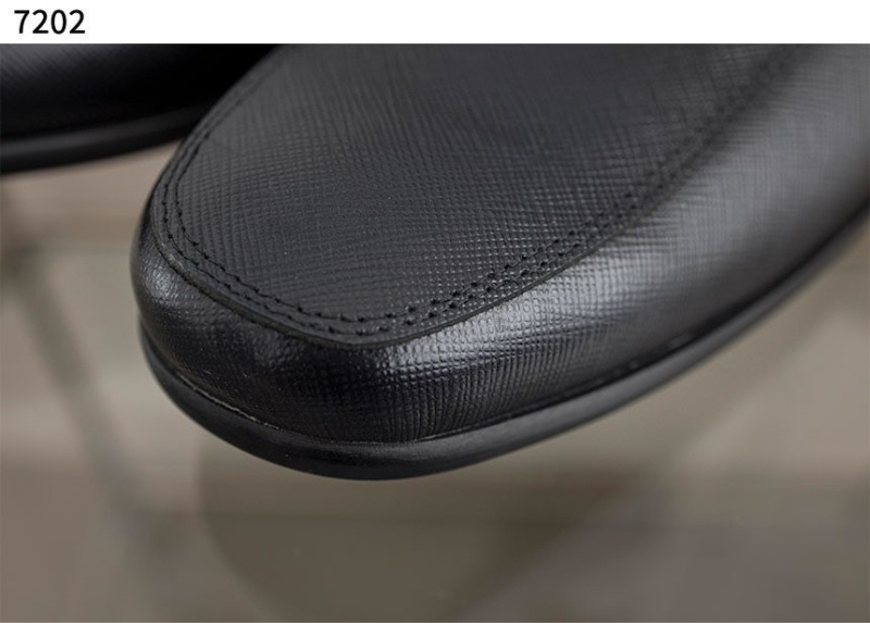 프라다 수입고급 사피아노 가죽 로퍼