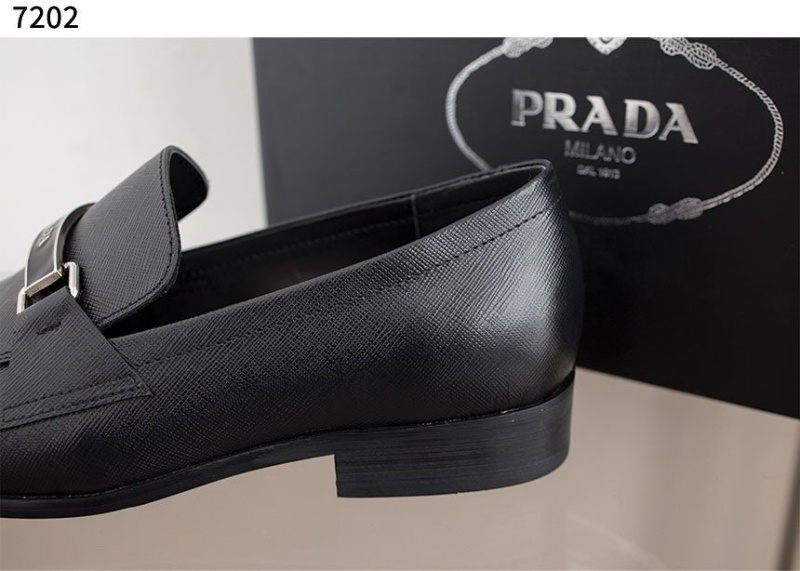 프라다 수입고급 사피아노 가죽 로퍼