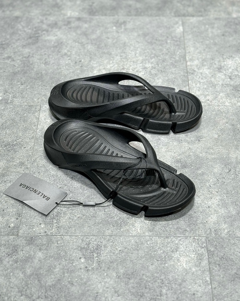 발렌시아가 러버 모드 플립플랩