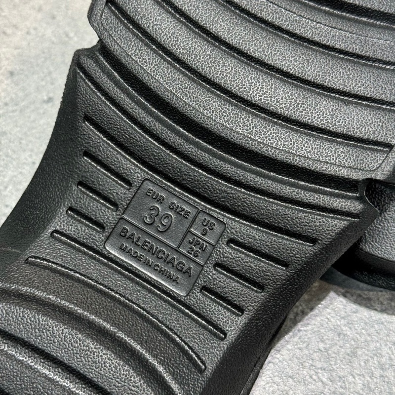 발렌시아가 러버 모드 플립플랩