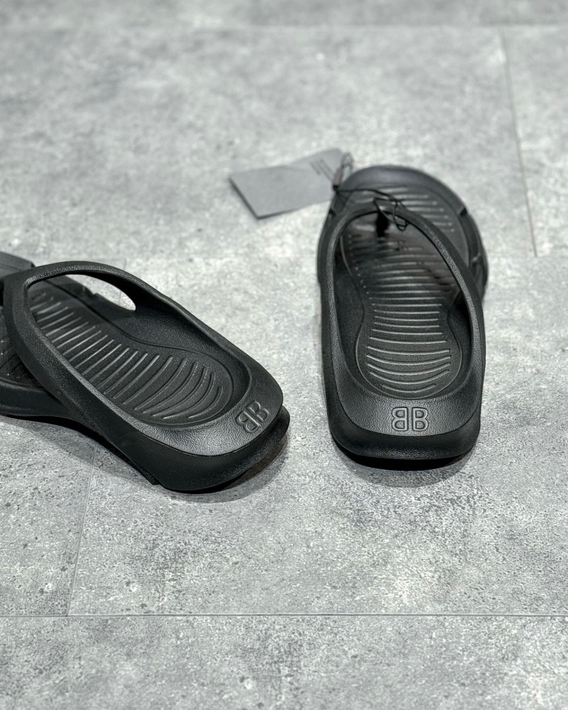 발렌시아가 러버 모드 플립플랩