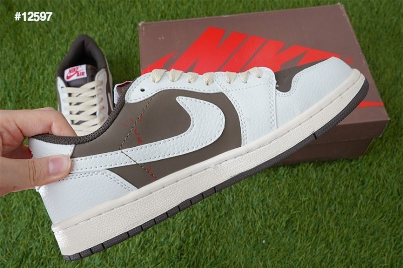 나이키 x 트래비스 스캇 에어조던1 로우 리버스 모카