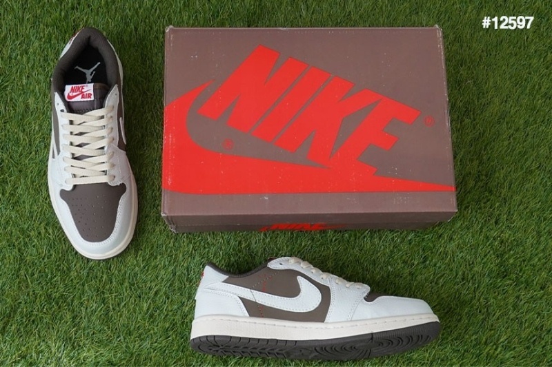 나이키 x 트래비스 스캇 에어조던1 로우 리버스 모카