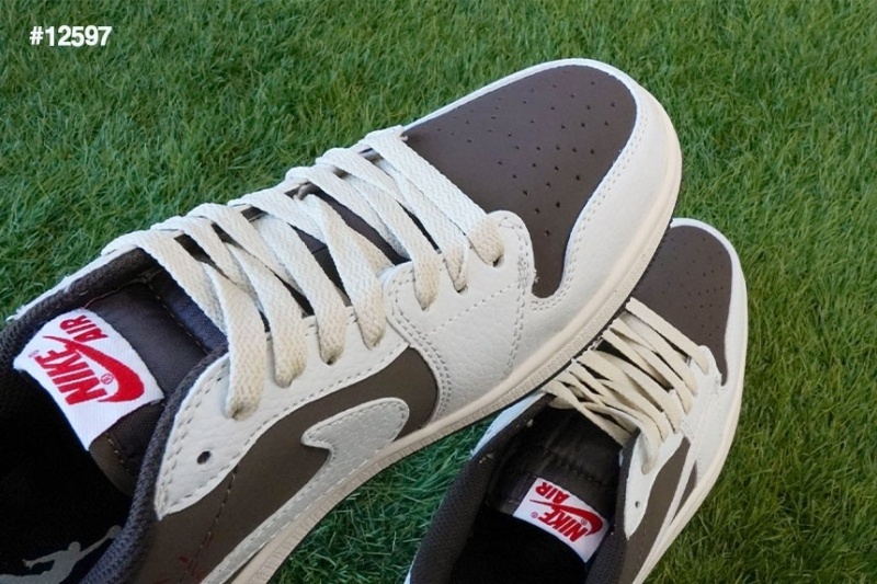 나이키 x 트래비스 스캇 에어조던1 로우 리버스 모카