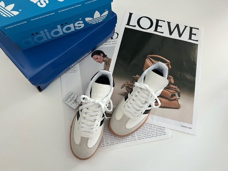 아디다스 x 퍼렐 윌리엄스 휴먼레이스 삼바 클라우드 화이트 스니커즈