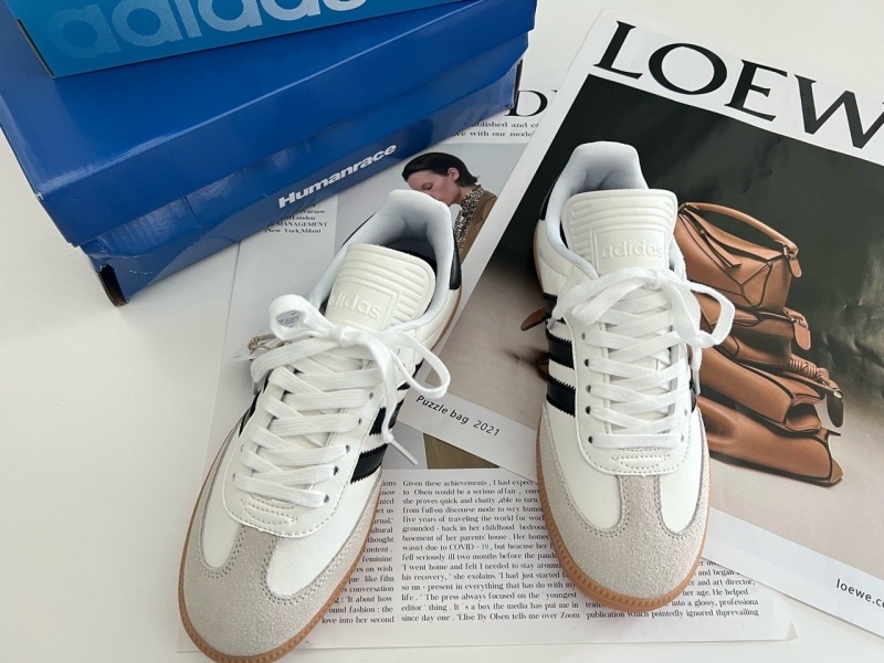아디다스 x 퍼렐 윌리엄스 휴먼레이스 삼바 클라우드 화이트 스니커즈