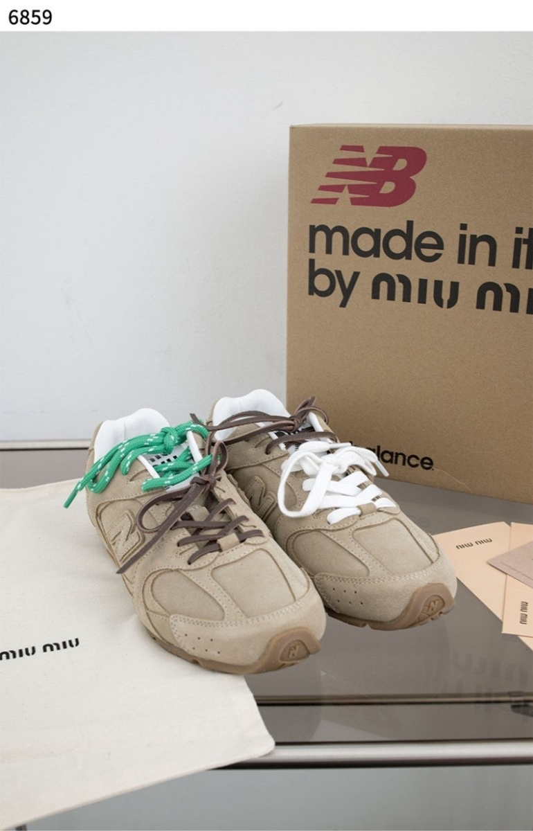뉴발란스 x 미우미우 530 스웨이드 메쉬 스니커즈 에크루