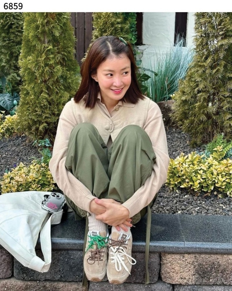 뉴발란스 x 미우미우 530 스웨이드 메쉬 스니커즈 에크루