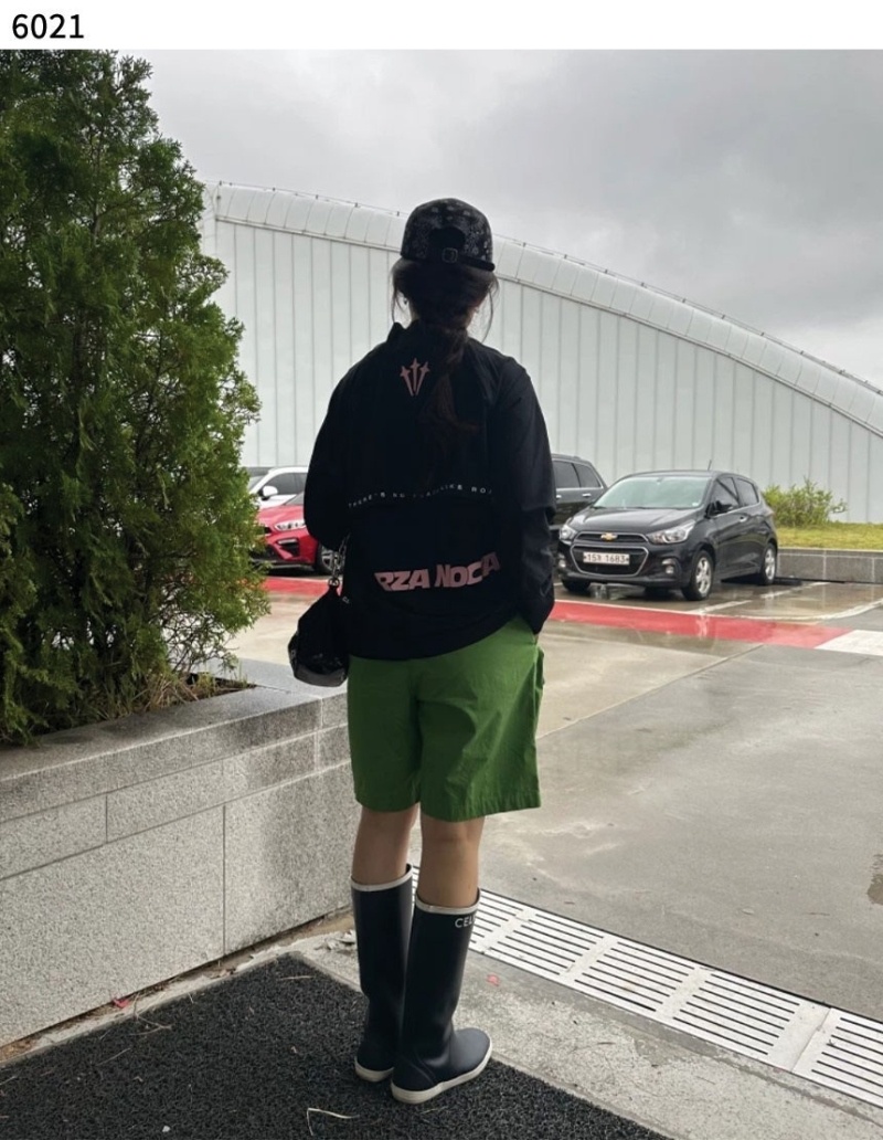 셀린느 수입고급 플랫 미드 레인부츠