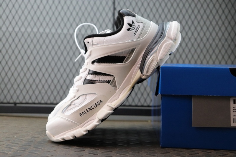 발렌시아가 x 아디다스 트랙 포럼 로우 탑 스니커즈 화이트