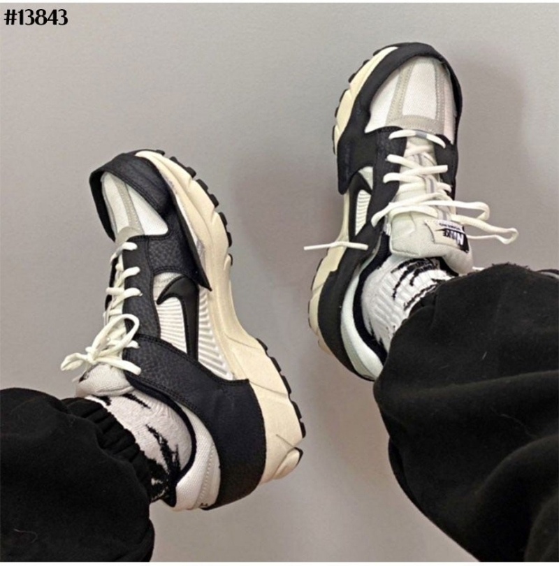 나이키 줌 보메로 5 타임리스 울프 그레이 앤 블랙