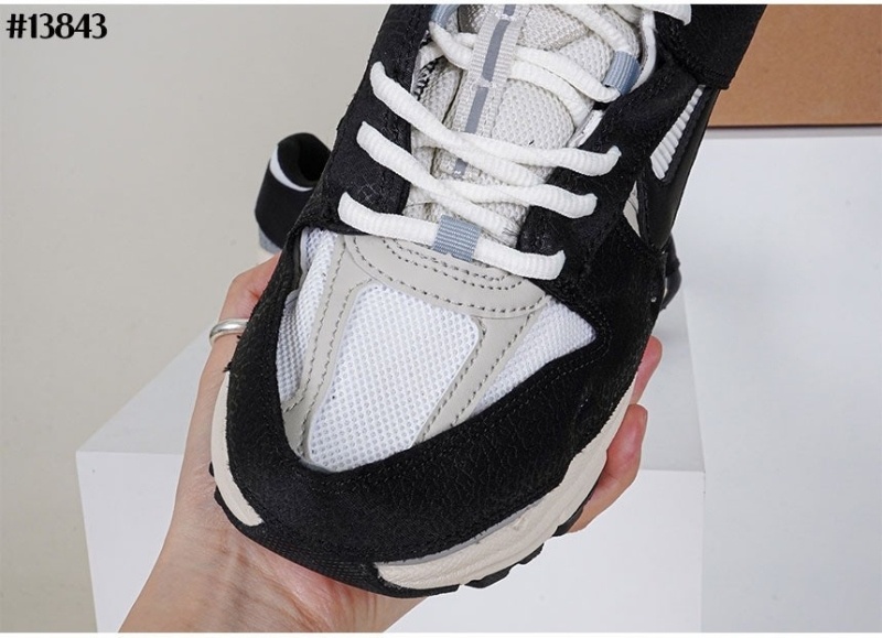 나이키 줌 보메로 5 타임리스 울프 그레이 앤 블랙