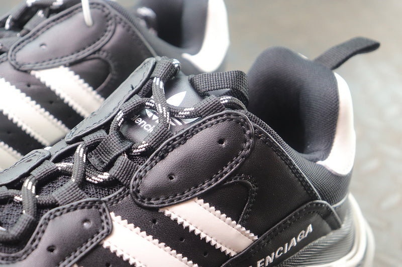 발렌시아가 x 아디다스 트리플 S 스니커즈 블랙 화이트