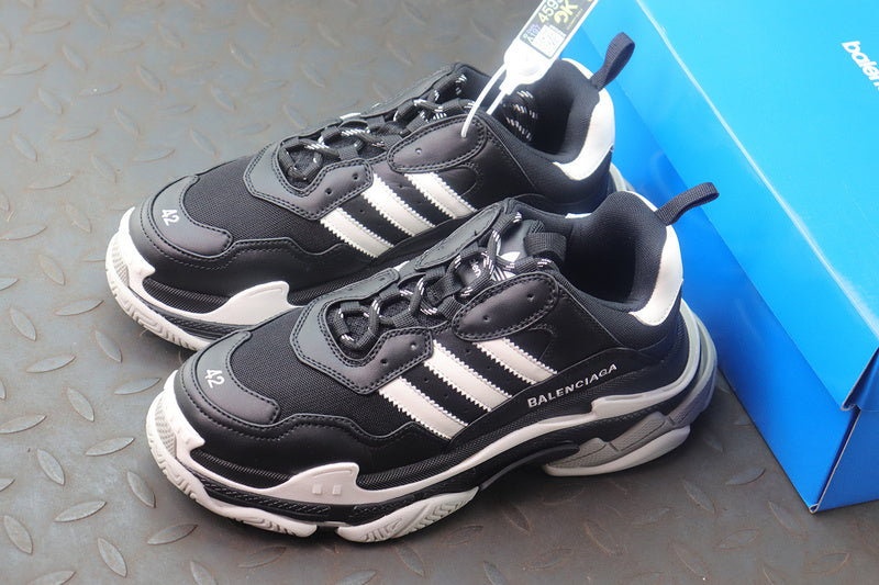 발렌시아가 x 아디다스 트리플 S 스니커즈 블랙 화이트