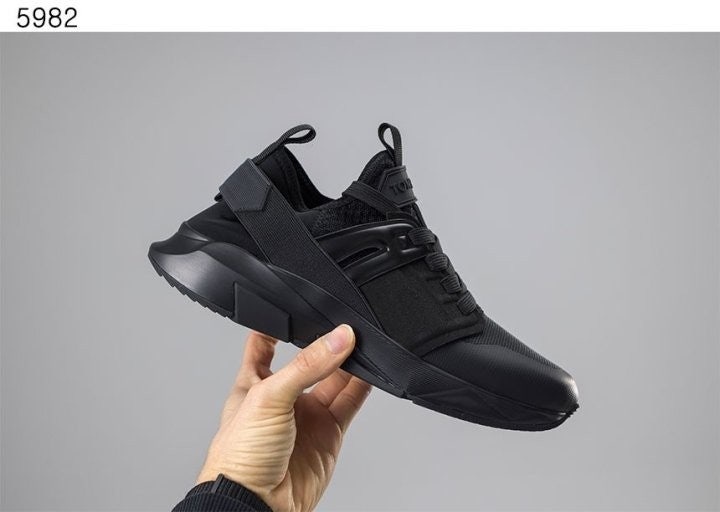 톰포드 스무스 레더 로우탑 스니커즈 - 블랙