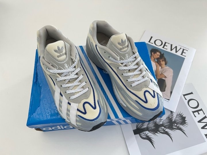 션 우더스푼 x 아디다스 오르케트로 블리스 클라우드 화이트