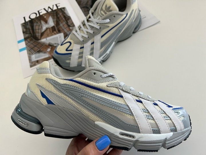 션 우더스푼 x 아디다스 오르케트로 블리스 클라우드 화이트