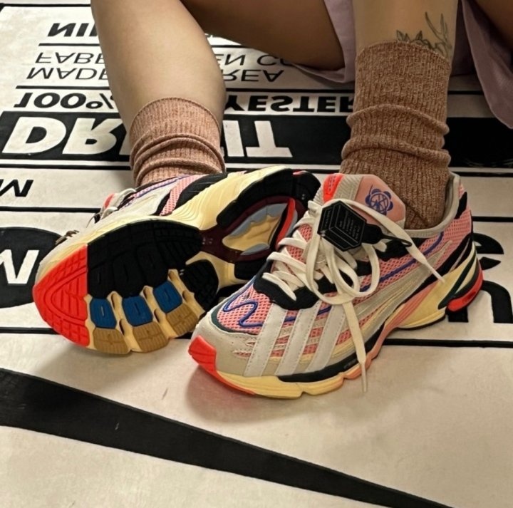 션 우더스푼 x 아디다스 오르케트로 화이트 이지 옐로우