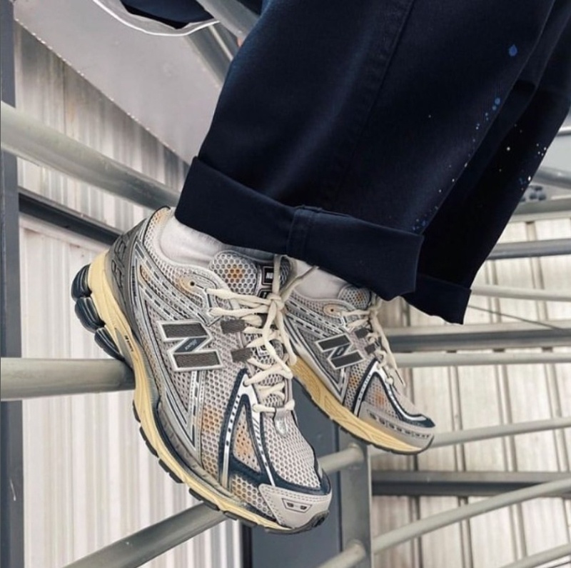 뉴발란스 1906R 디스이즈네버댓 더 2022 다운타운 런