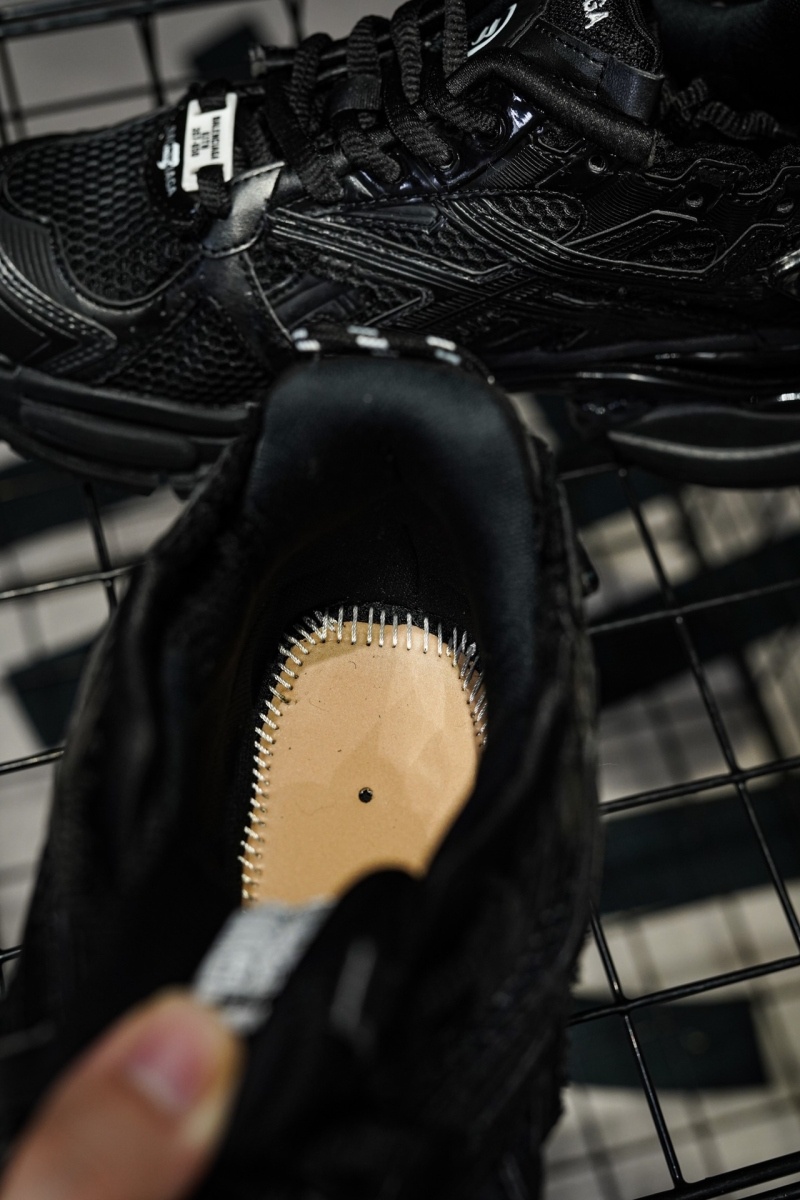 발렌시아가 러너 스니커즈 모노컬러 블랙