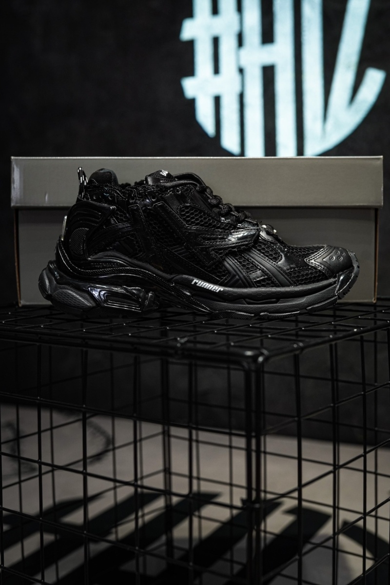 발렌시아가 러너 스니커즈 모노컬러 블랙