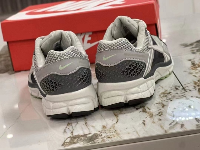 나이키 줌보메로5 코블스톤 앤 플랫 퓨터