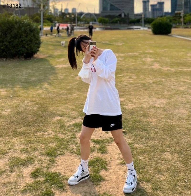 조던 4 레트로 화이트 앤 블랙