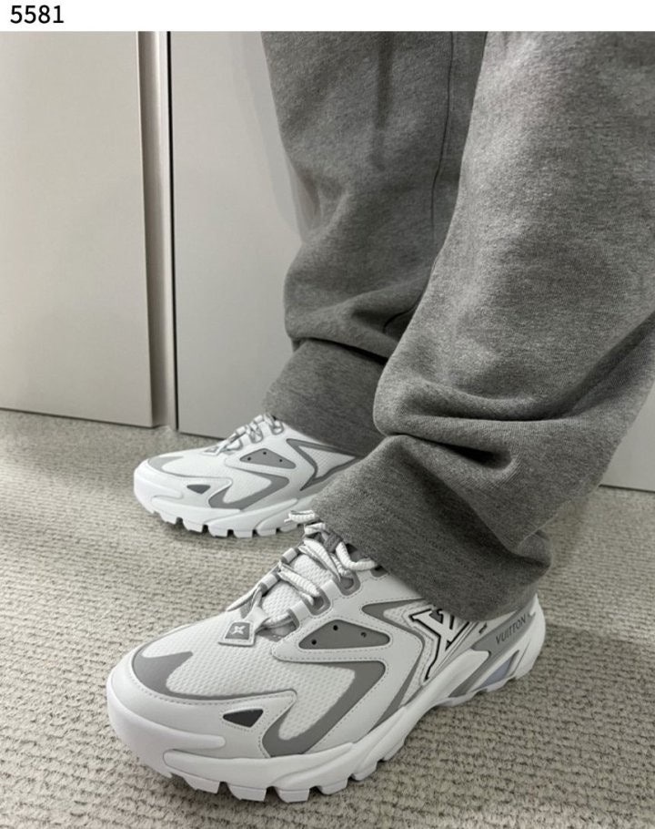 루이비통 러너 태틱 스니커즈 화이트