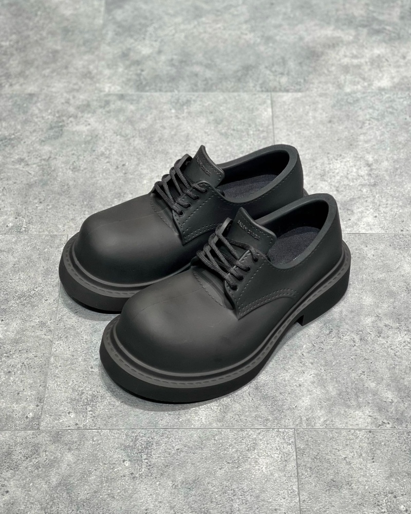 발렌시아가 스테로이드 더비 블랙