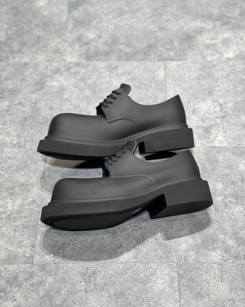 발렌시아가 스테로이드 더비 블랙