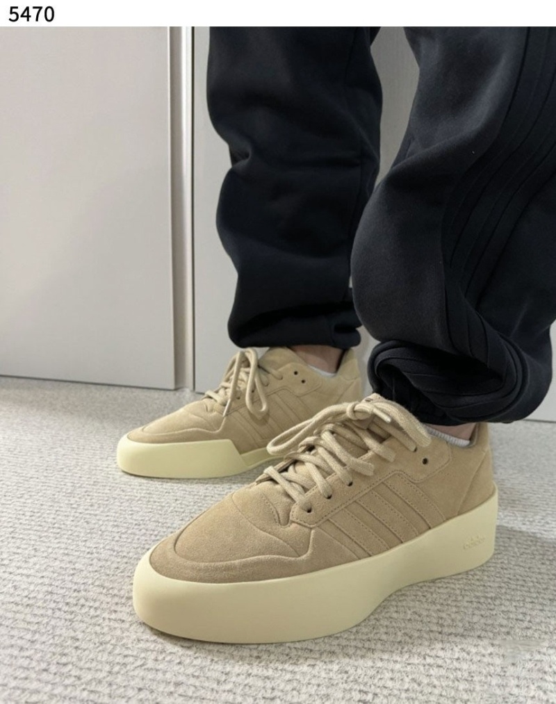 아디다스 x 피어오브갓 애슬레틱스 86 로우 클레이